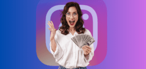 Femme excitée tenant des billets de banque devant un grand logo Instagram sur un fond dégradé